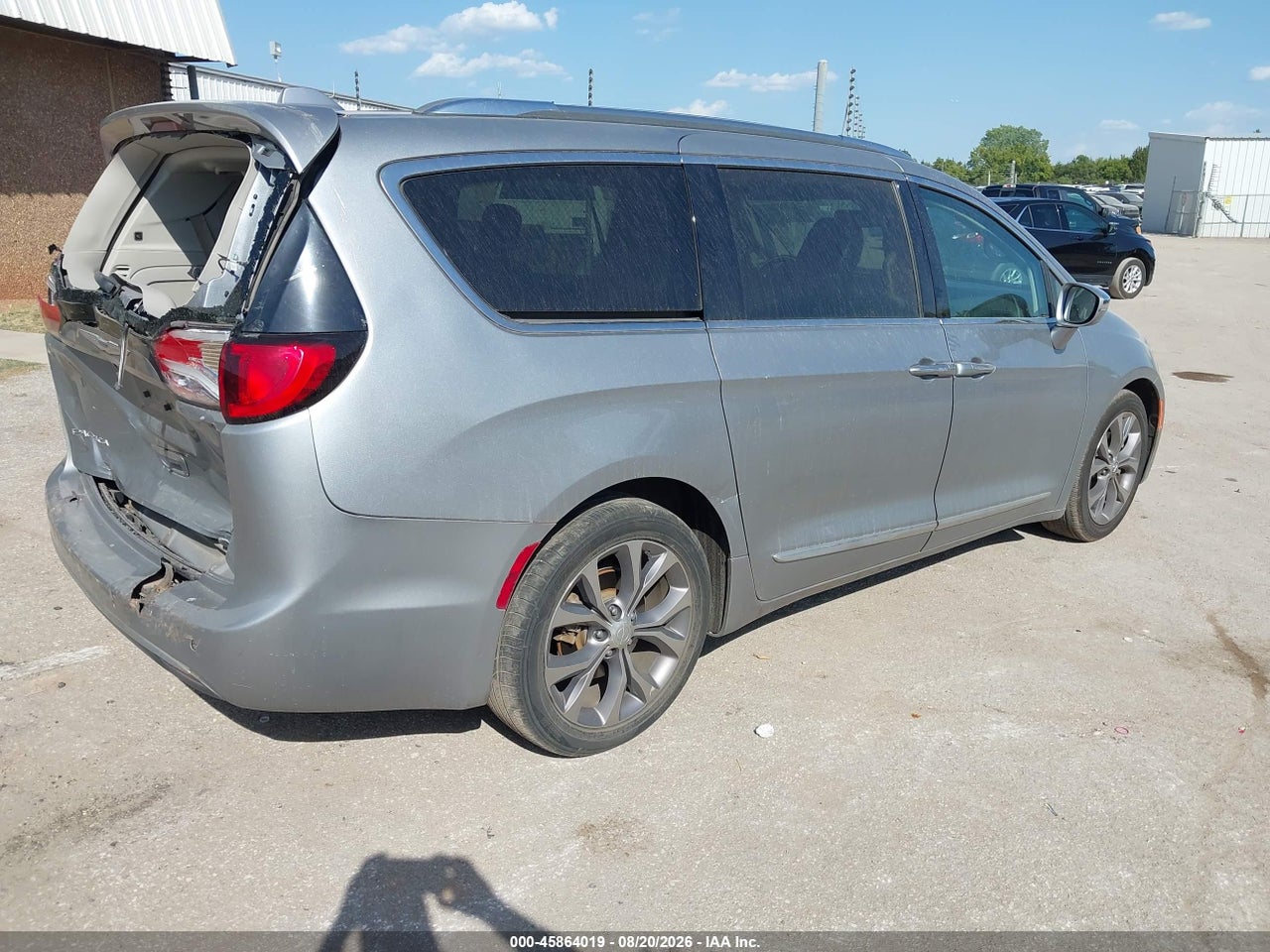 2019 CHRYSLER PACIFICA LIMITED · 4/11