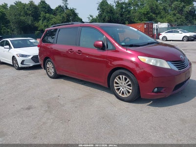 5TDYK3DC8DS****** · 2013 TOYOTA SIENNA XLE V6 8 PASSENGER