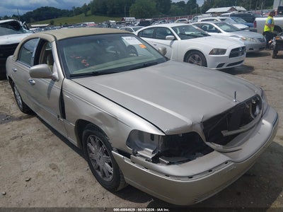 1LNHM82WX6Y****** · 2006 LINCOLN TOWN CAR SIGNATURE LIMITED