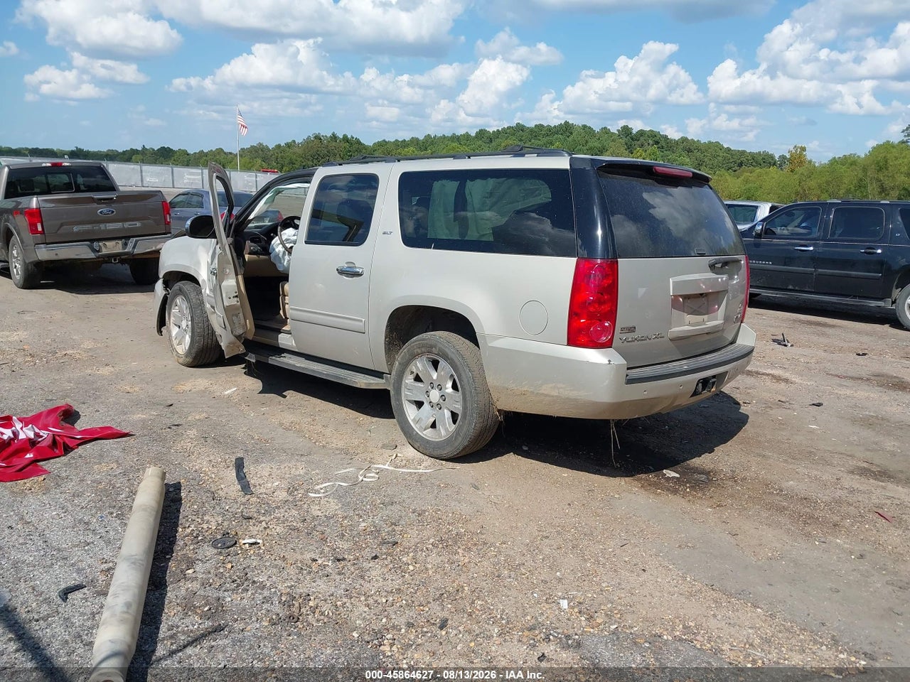 2011 GMC YUKON XL 1500 SLT · 3/11