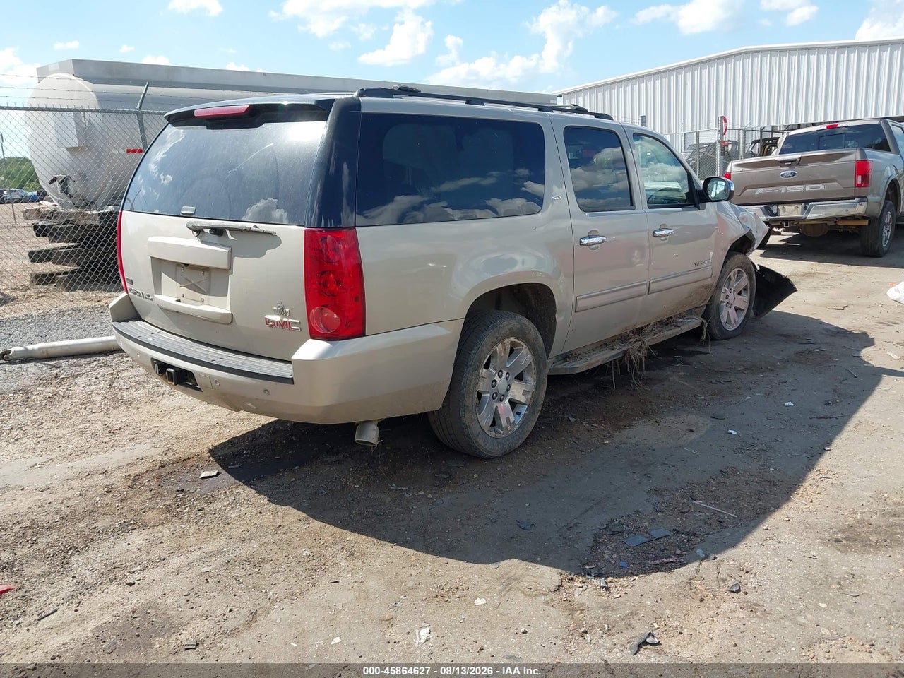 2011 GMC YUKON XL 1500 SLT · 4/11