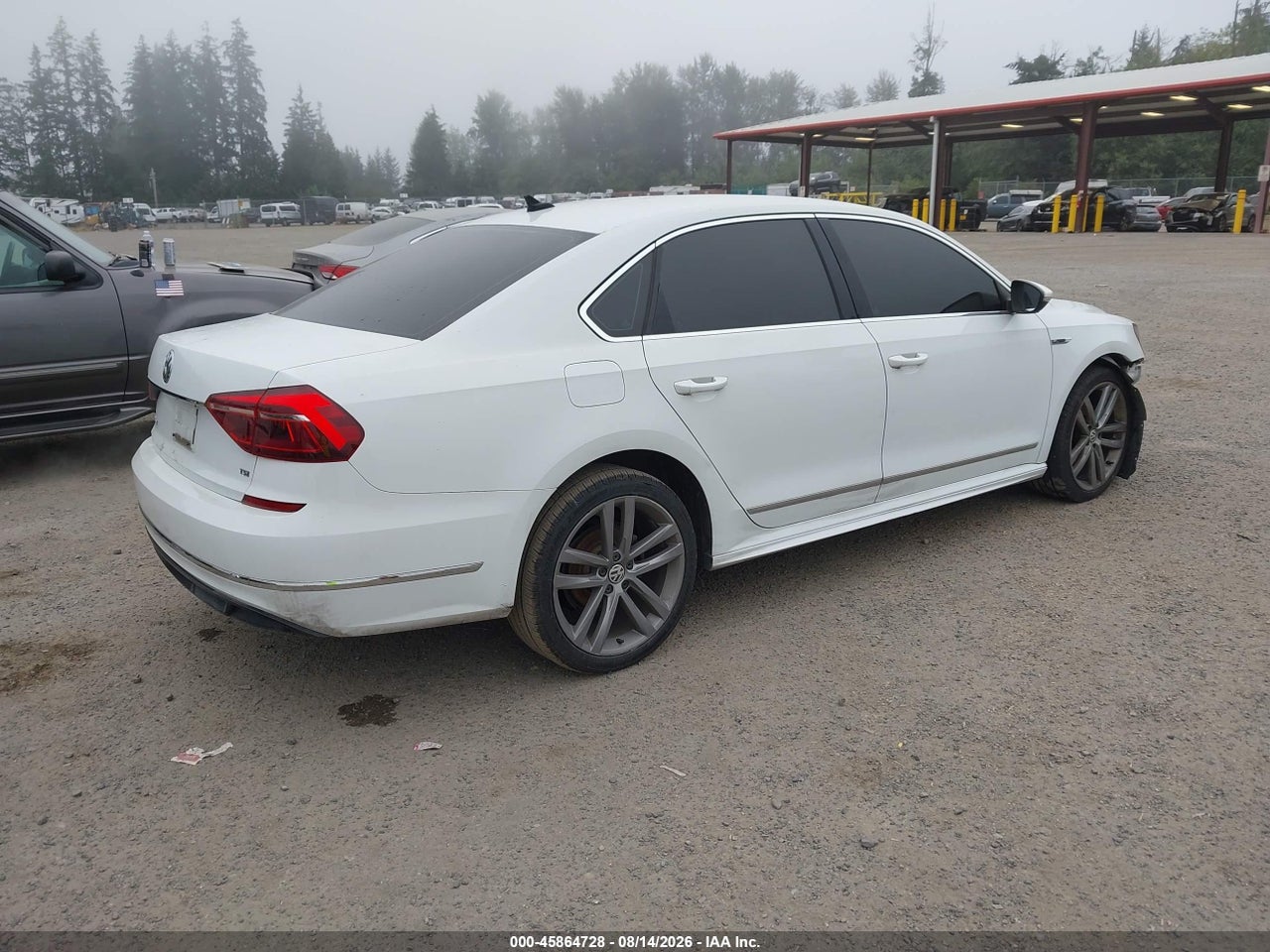2017 VOLKSWAGEN PASSAT 1.8T R-LINE · 4/11