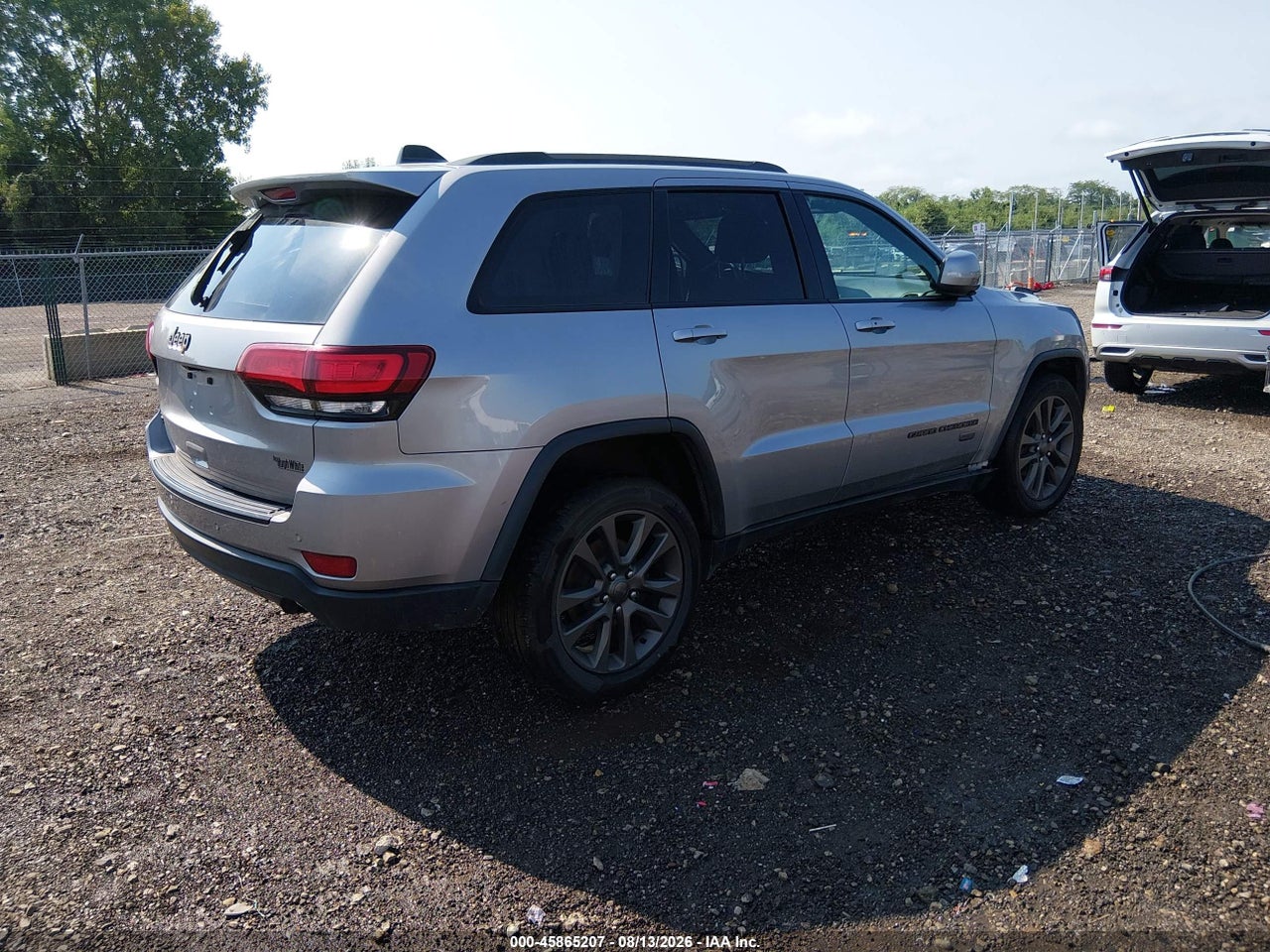 2017 JEEP GRAND CHEROKEE 75TH ANNIVERSARY EDITION · 4/11