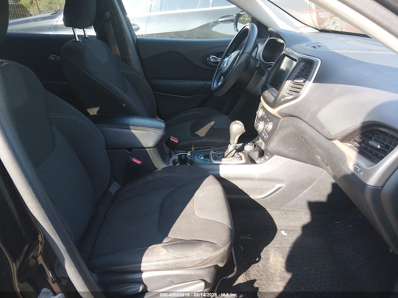 2016 JEEP CHEROKEE LATITUDE · 5/8