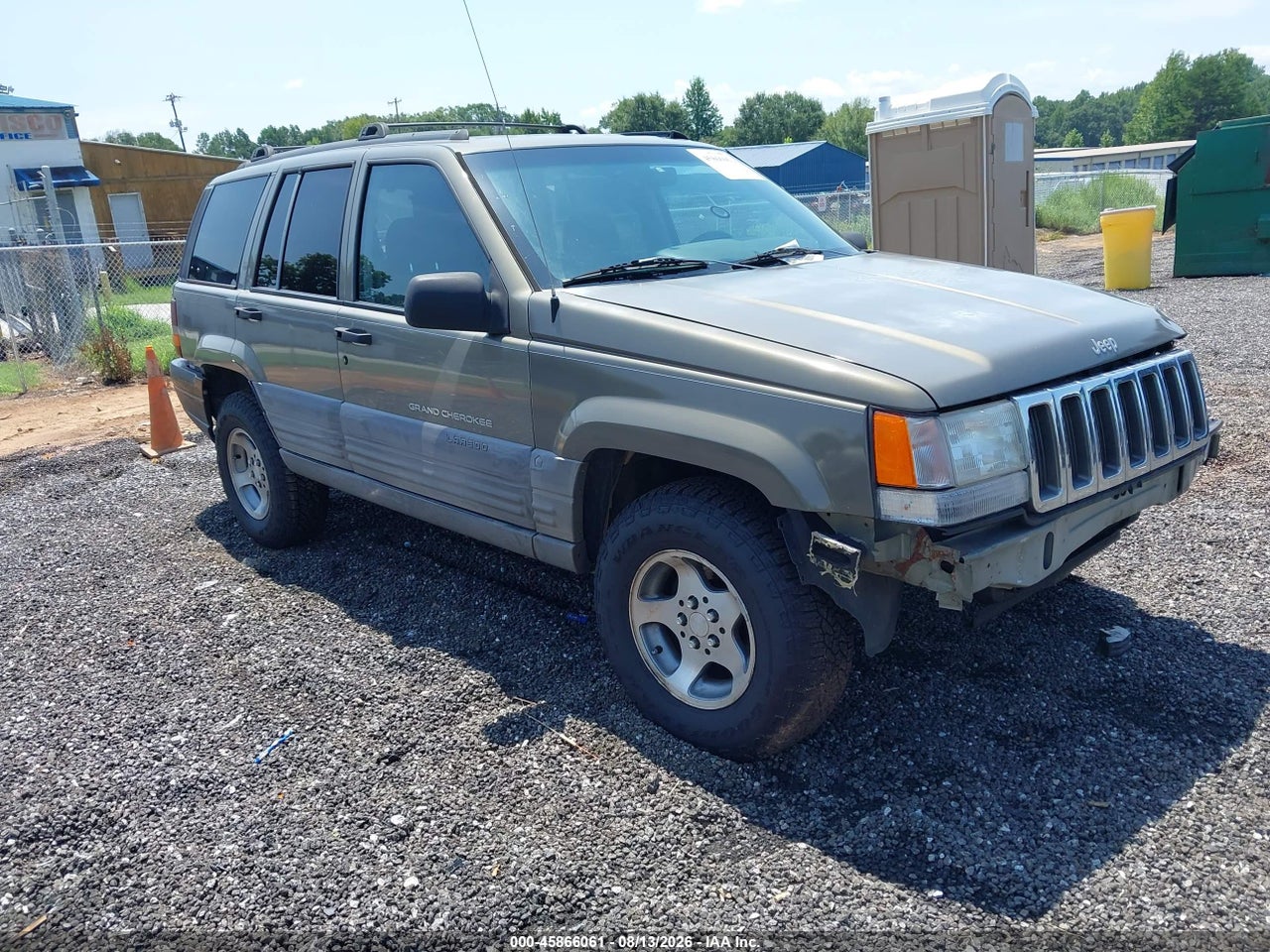 1J4FX58S4WC****** · 1998 JEEP GRAND CHEROKEE LAREDO