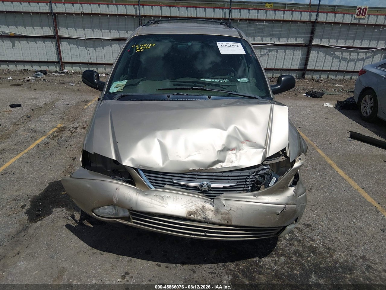 2003 CHRYSLER TOWN &amp; COUNTRY LXI · 6/10