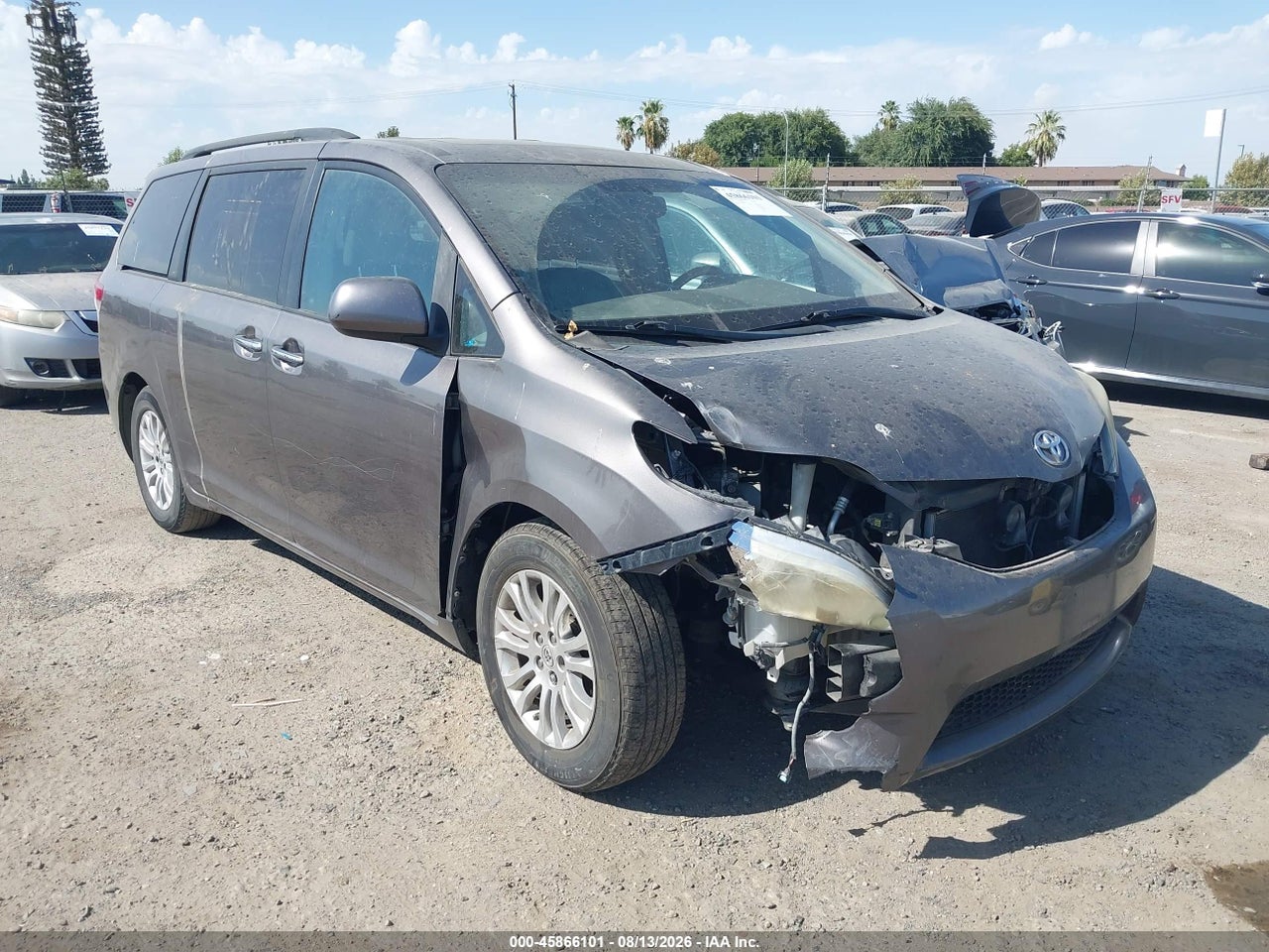 5TDYK3DC9BS****** · 2011 TOYOTA SIENNA XLE V6