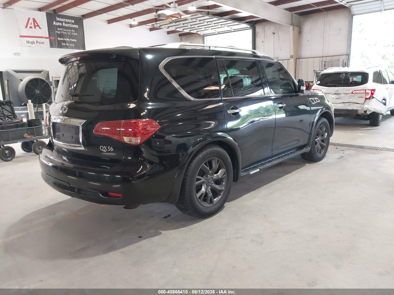 2011 INFINITI QX56 · 4/11