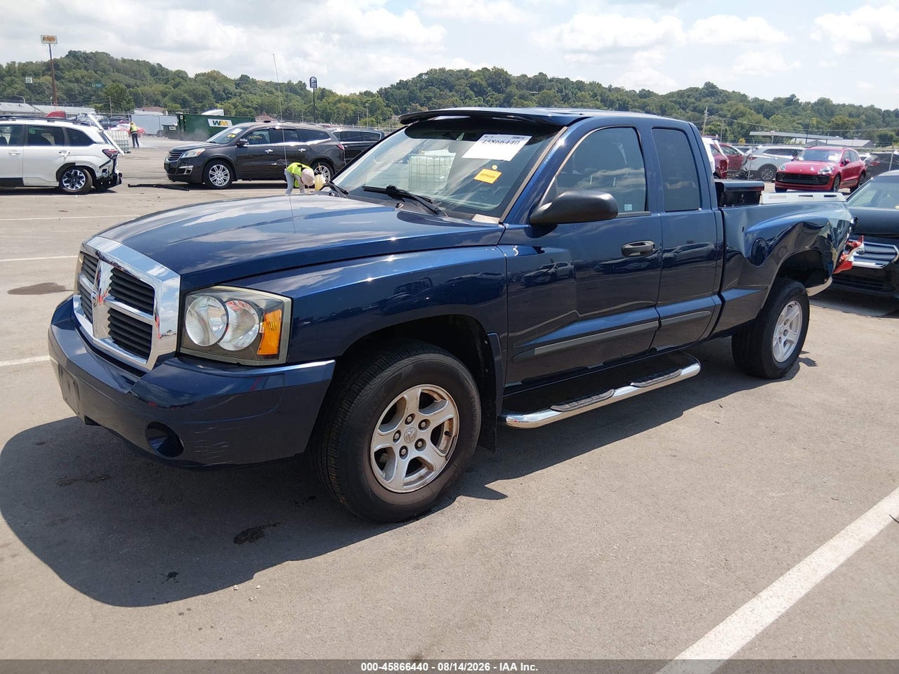 2006 DODGE DAKOTA SLT · 2/4
