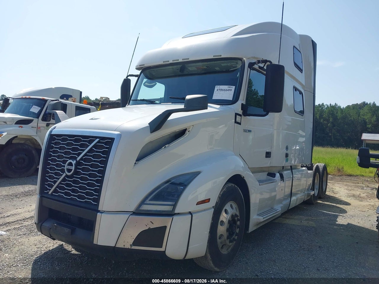 2020 VOLVO VNL · 2/4