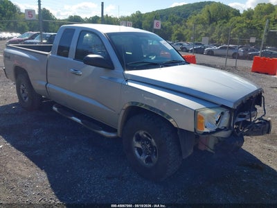 2005 DODGE DAKOTA ST