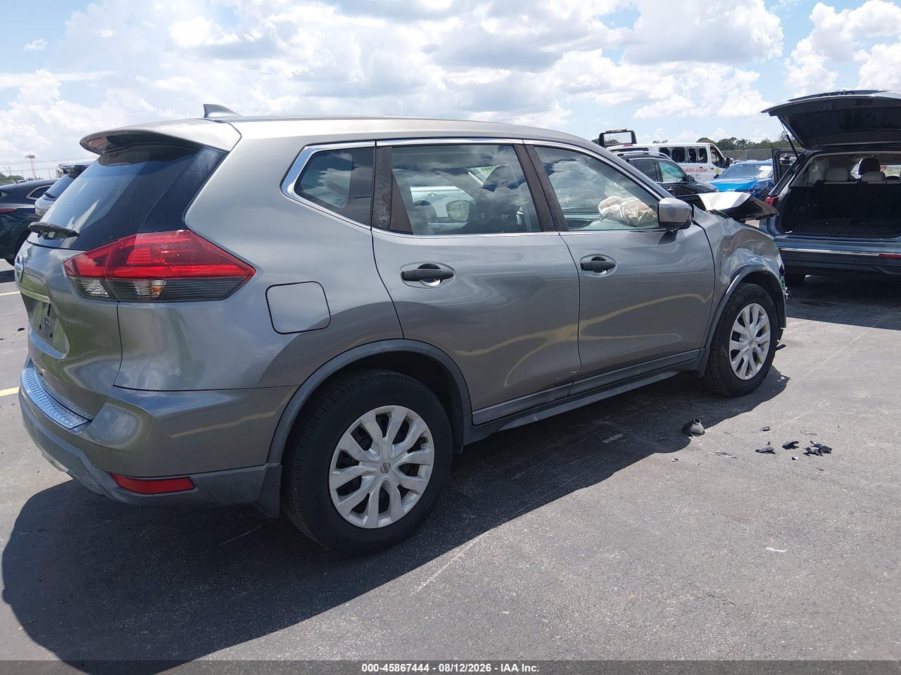 2018 NISSAN ROGUE S · 4/11