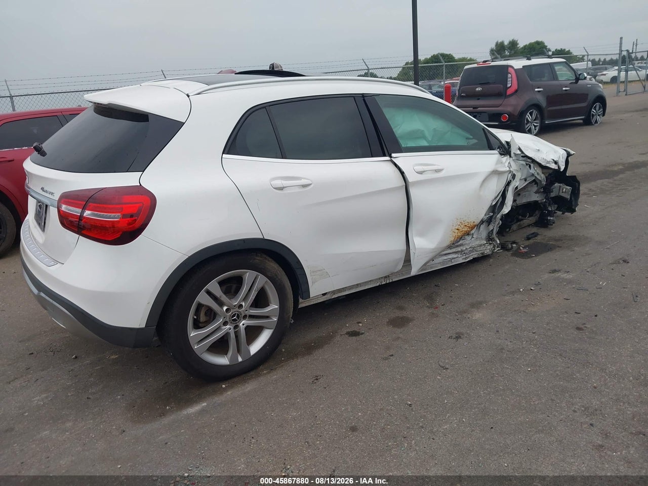 2019 MERCEDES-BENZ GLA 250 4MATIC · 4/10