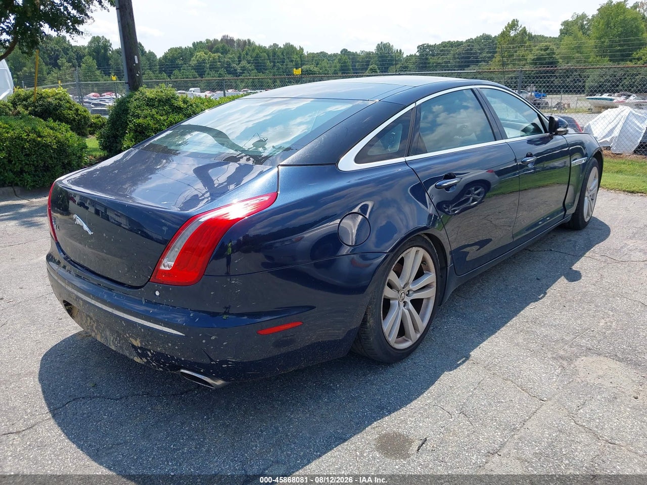2011 JAGUAR XJ (A6) · 4/10