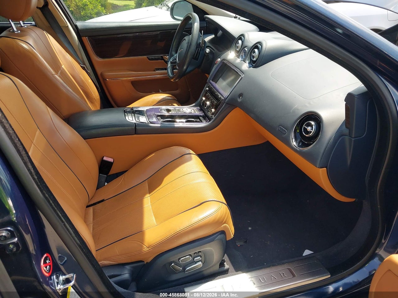2011 JAGUAR XJ (A6) · 5/10