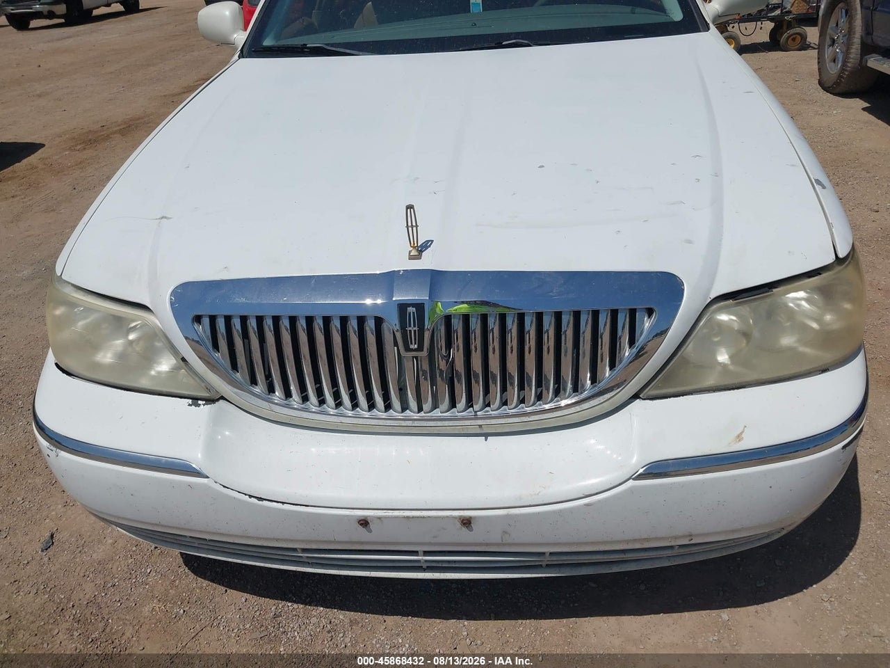 2004 LINCOLN TOWN CAR ULTIMATE · 6/11
