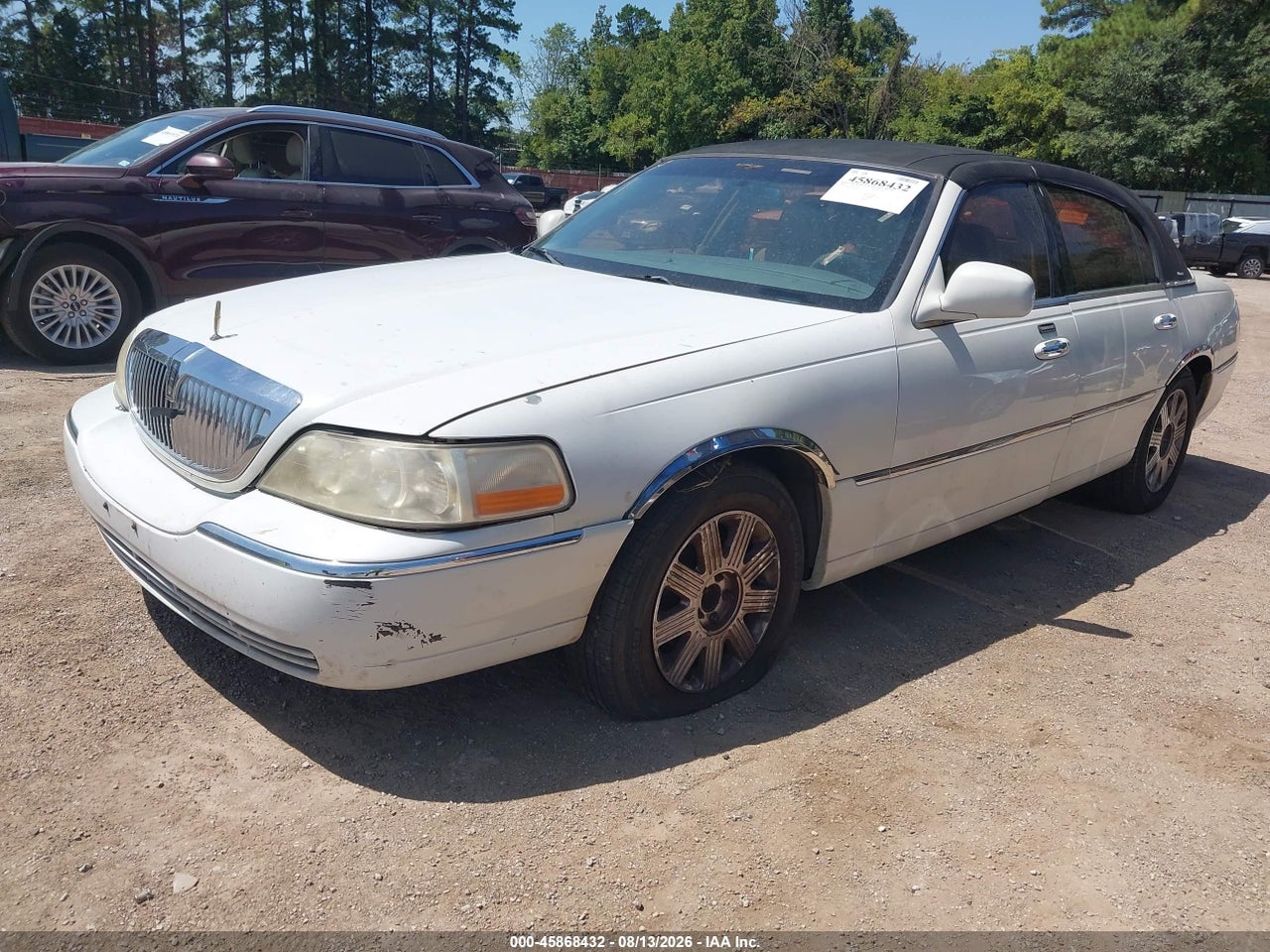 2004 LINCOLN TOWN CAR ULTIMATE · 2/11
