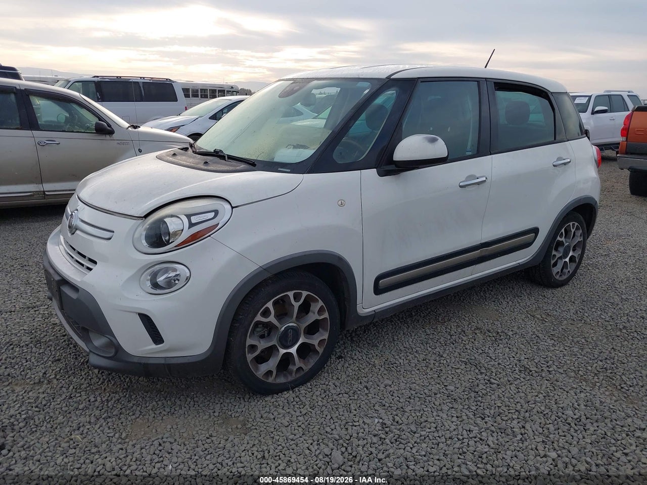 2014 FIAT 500L TREKKING · 2/11