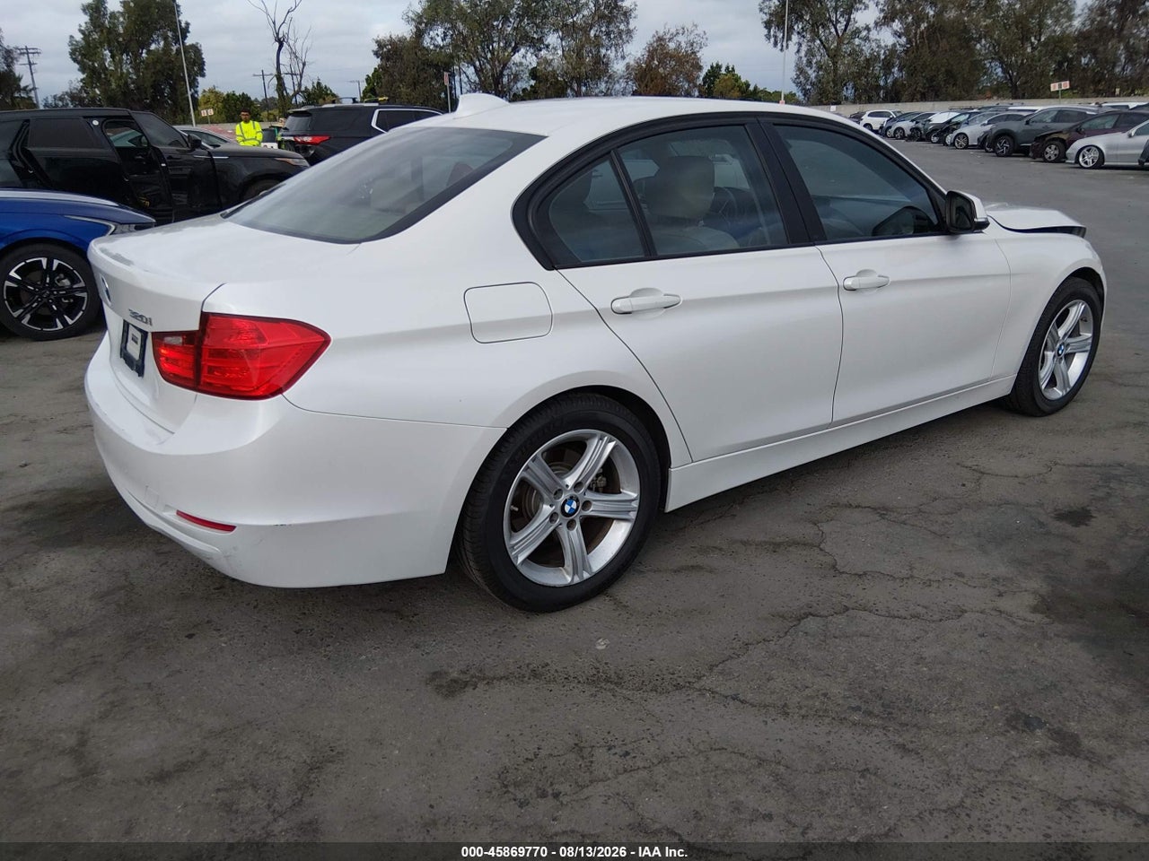 2014 BMW 320I   · 4/11