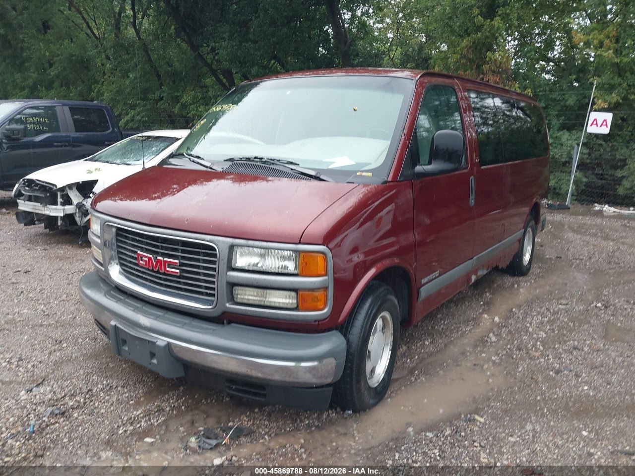 2002 GMC SAVANA PASSENGER STANDARD · 2/11