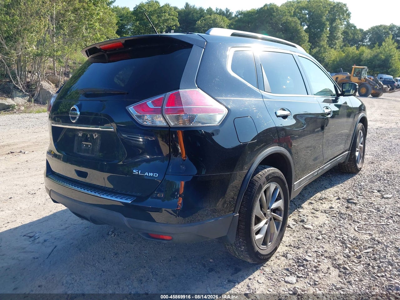 2015 NISSAN ROGUE SL · 4/11
