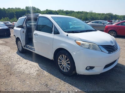 5TDYK3DC9DS****** · 2013 TOYOTA SIENNA XLE V6 8 PASSENGER