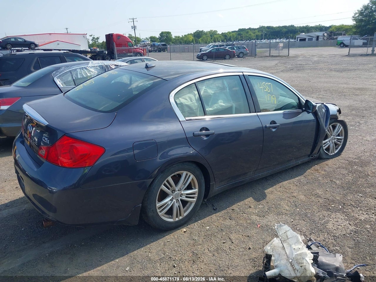 2011 INFINITI G25X · 4/10