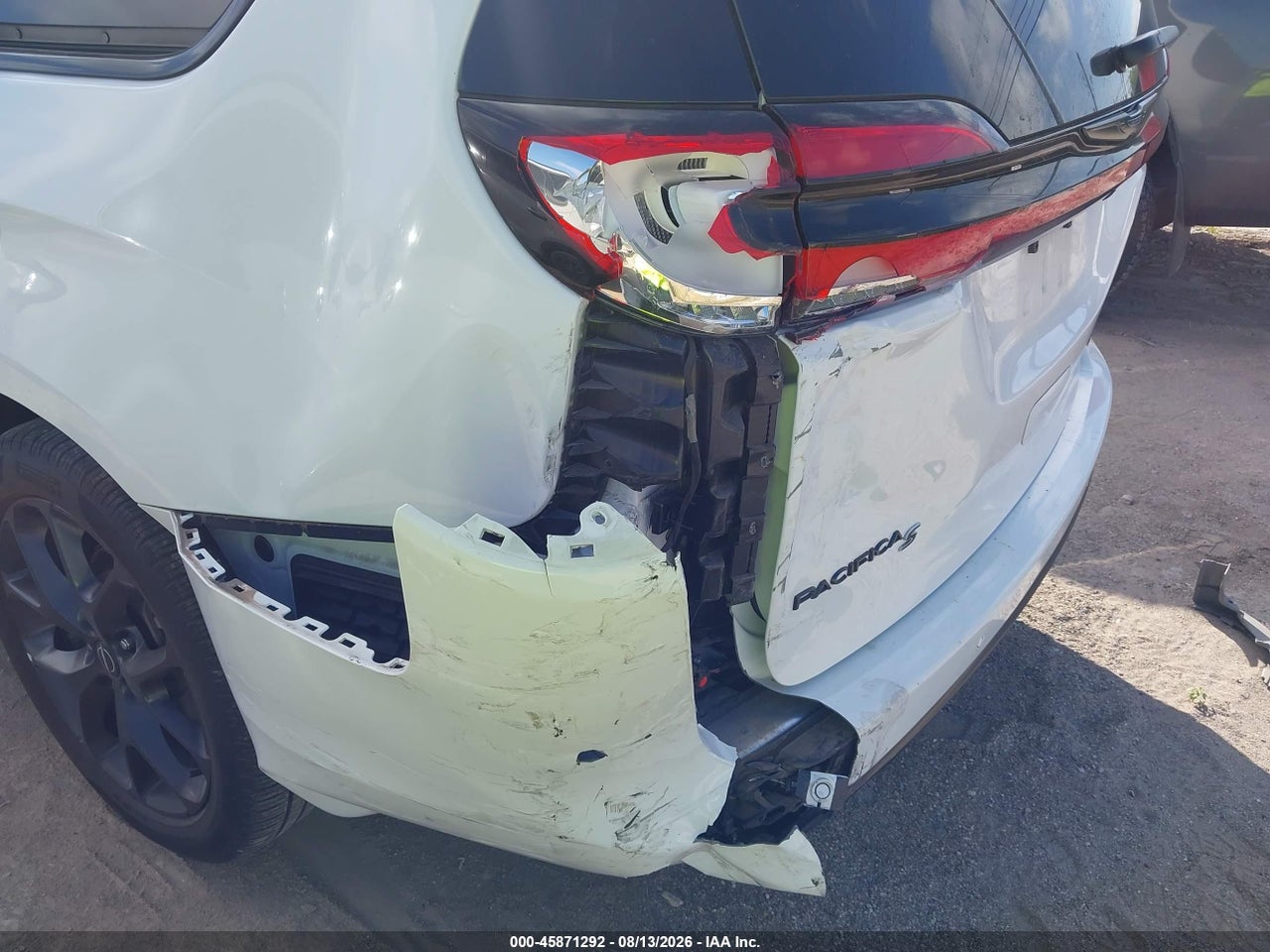 2025 CHRYSLER PACIFICA LIMITED · 6/11