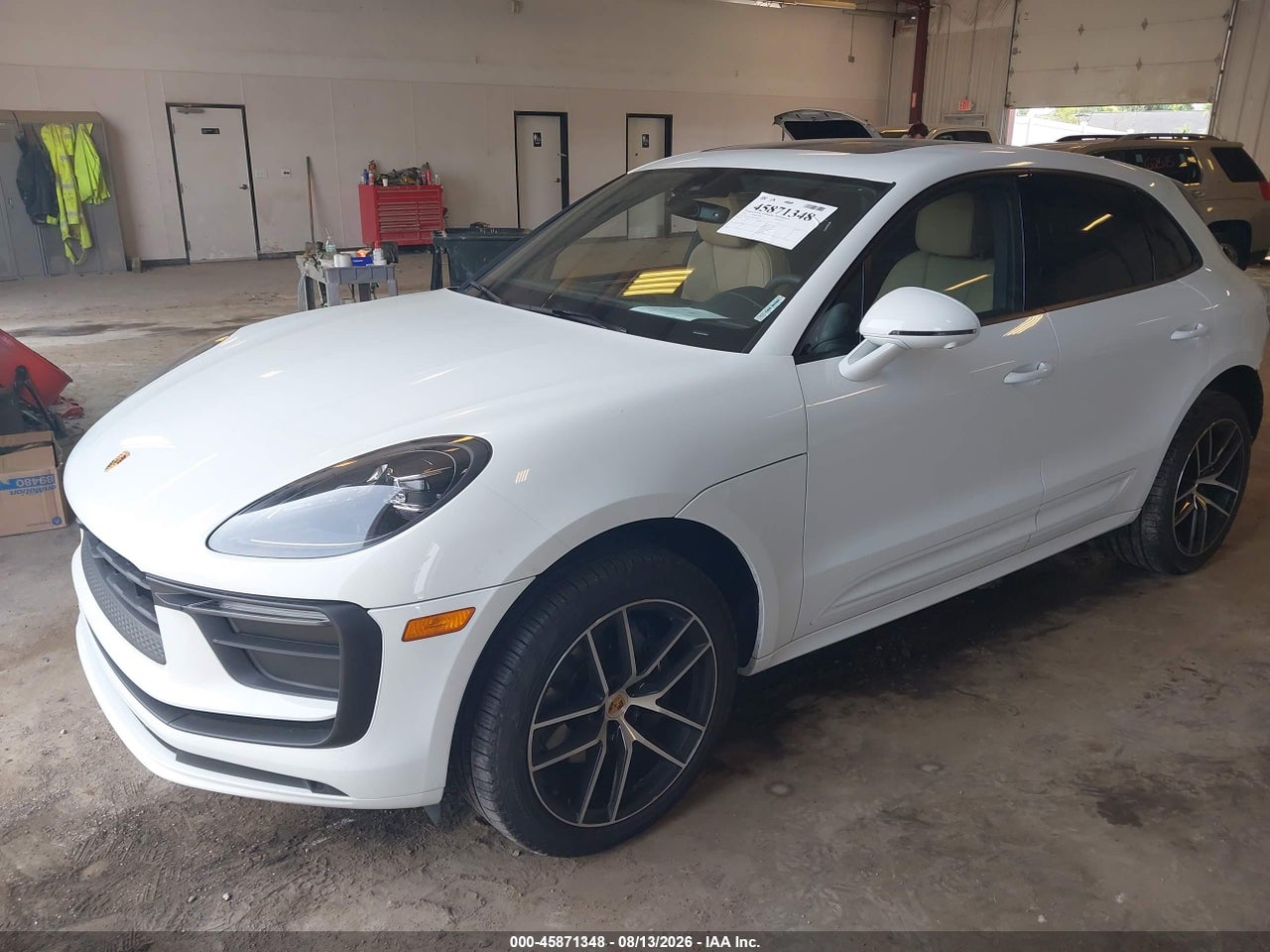 2025 PORSCHE MACAN T · 2/11