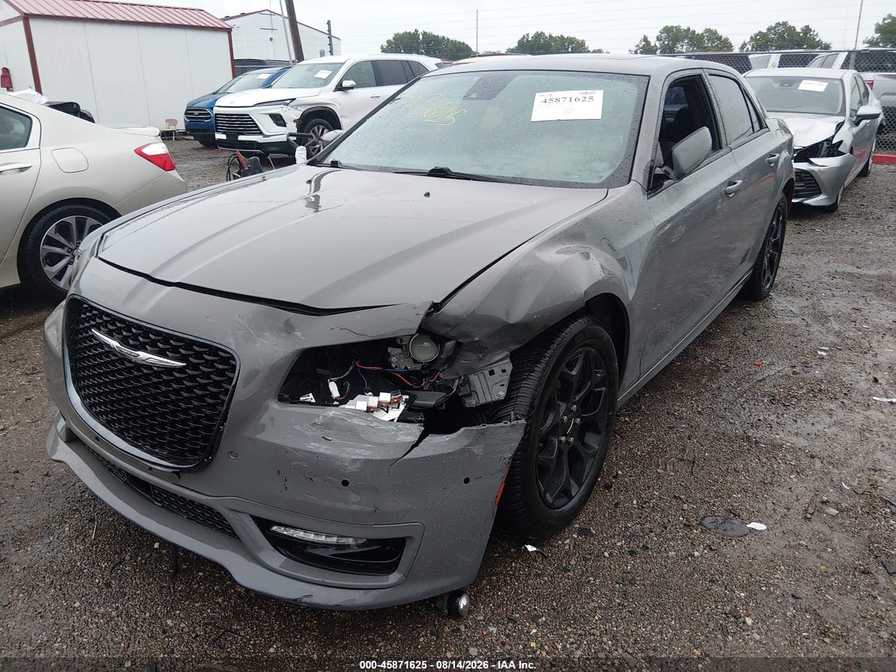 2018 CHRYSLER 300 · 2/11