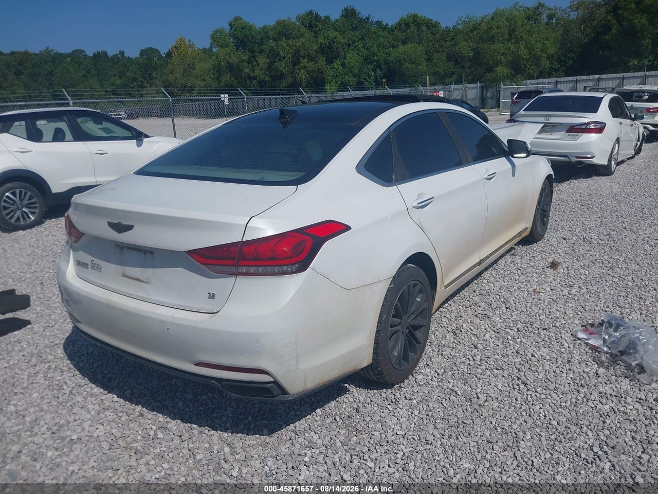 2016 HYUNDAI GENESIS 3.8 · 4/10