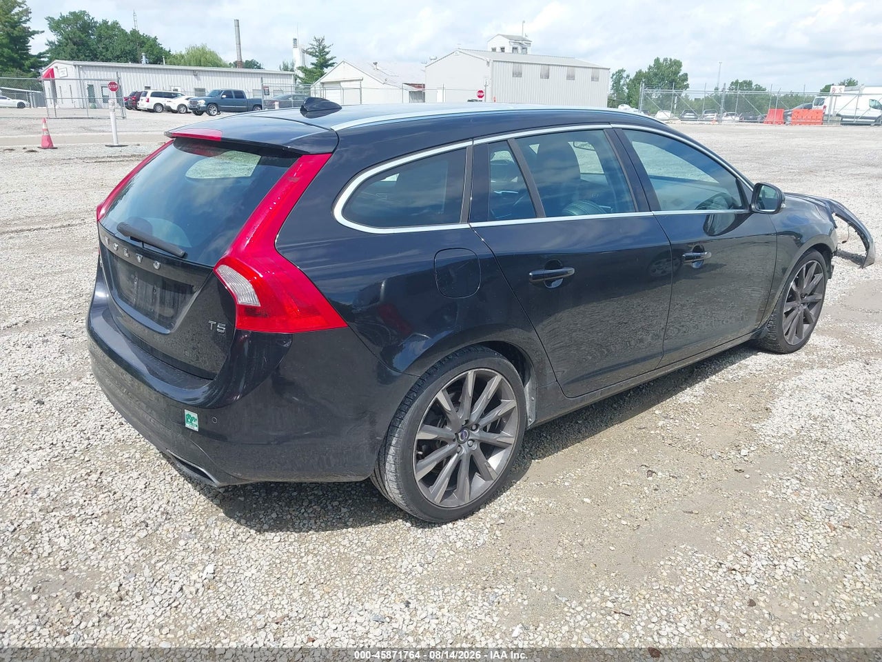 2015 VOLVO V60 T5 PREMIER · 4/11