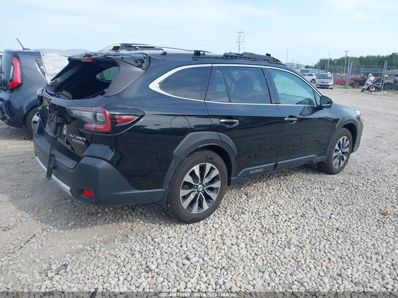 2023 SUBARU OUTBACK TOURING · 4/11