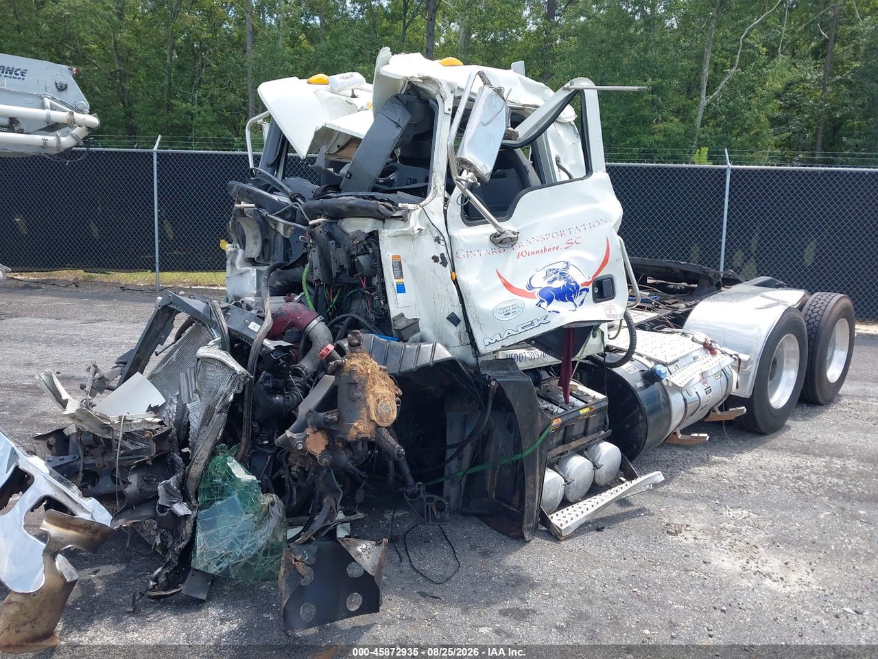 2013 MACK 600 CXU600 · 2/4