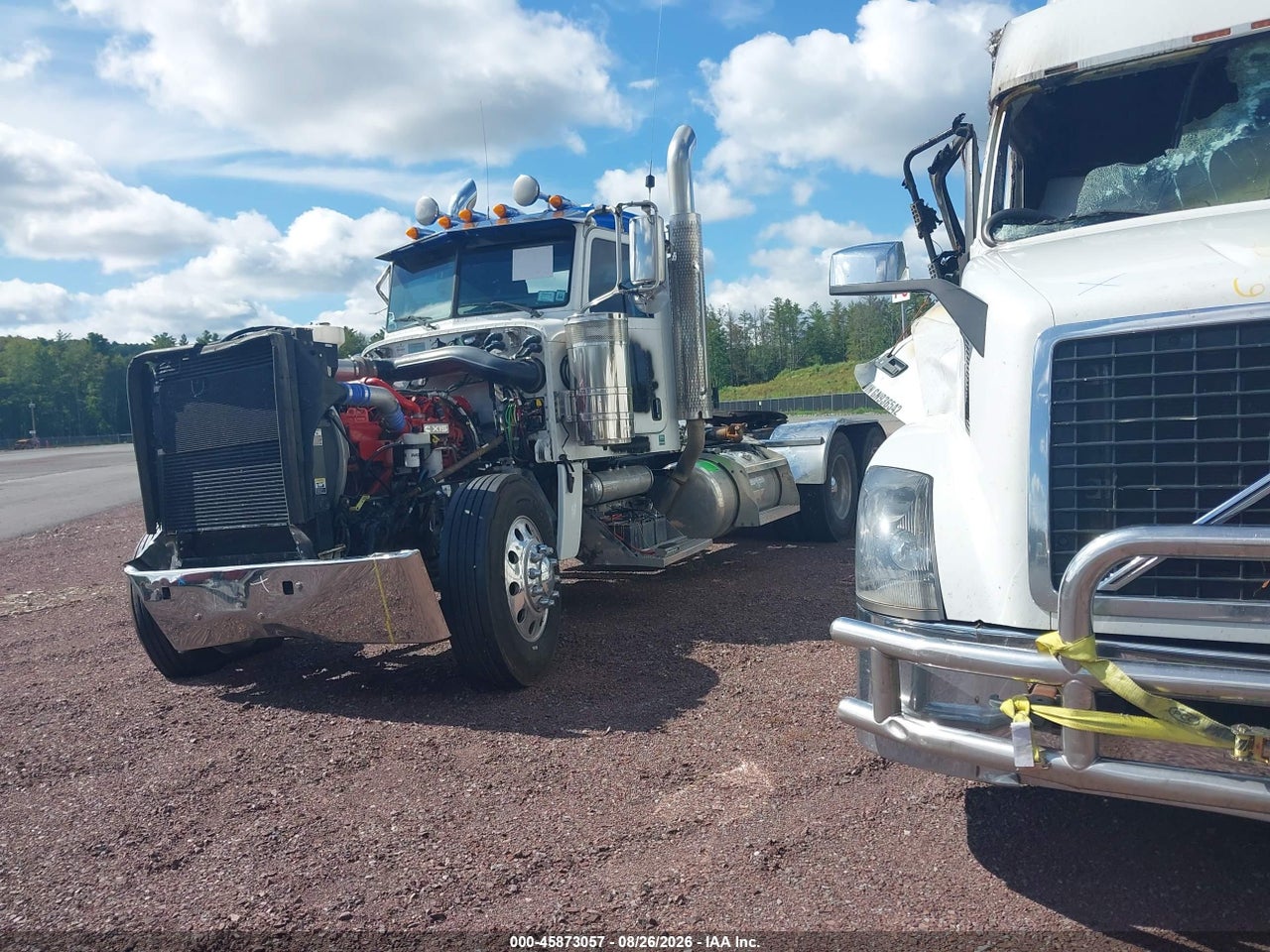2023 PETERBILT 389 · 2/4