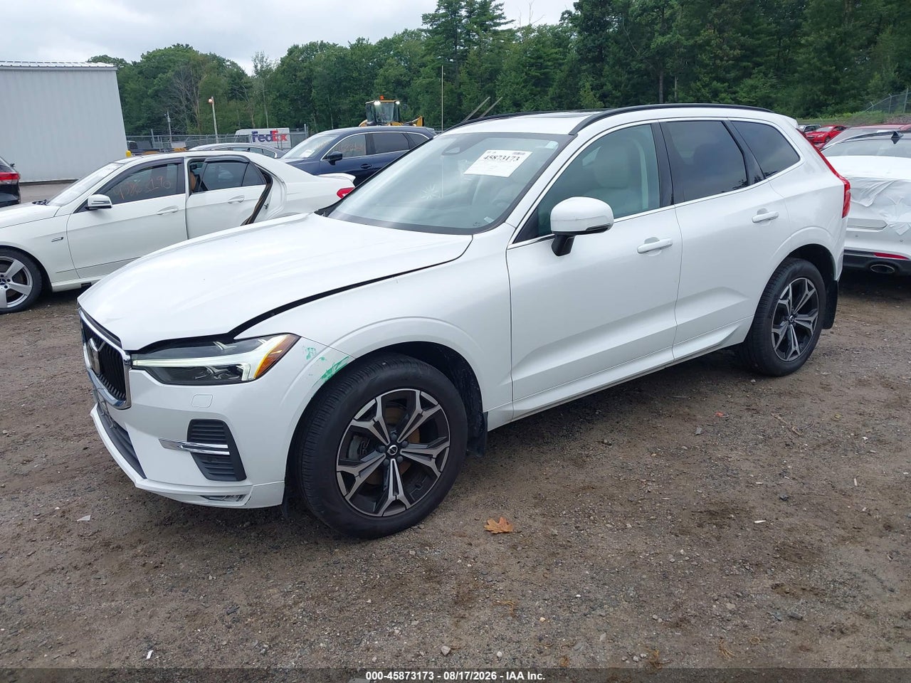 2022 VOLVO XC60 B5 MOMENTUM · 2/11