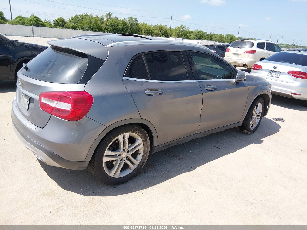 2015 MERCEDES-BENZ GLA 250 · 4/10