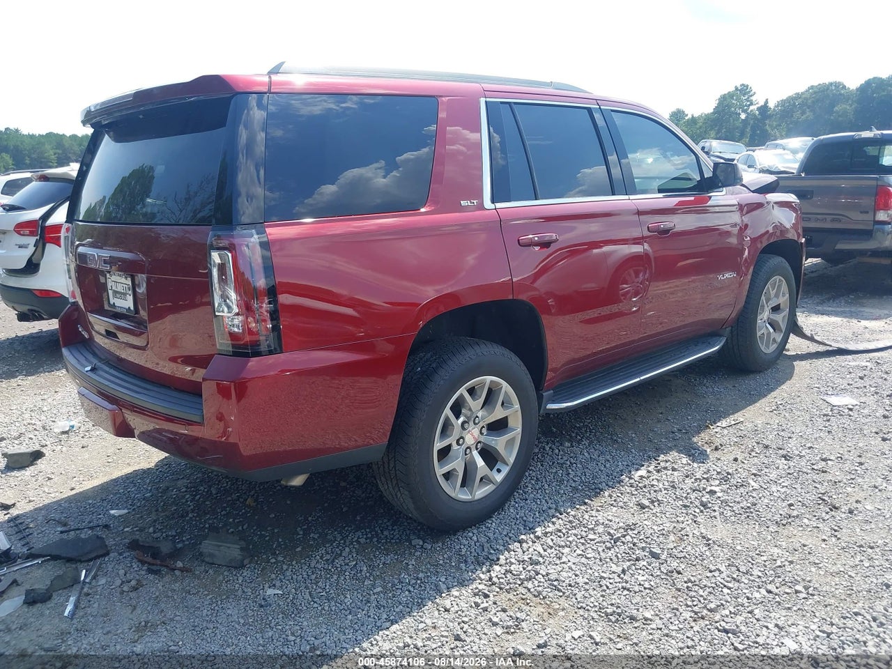 2017 GMC YUKON SLT · 4/11