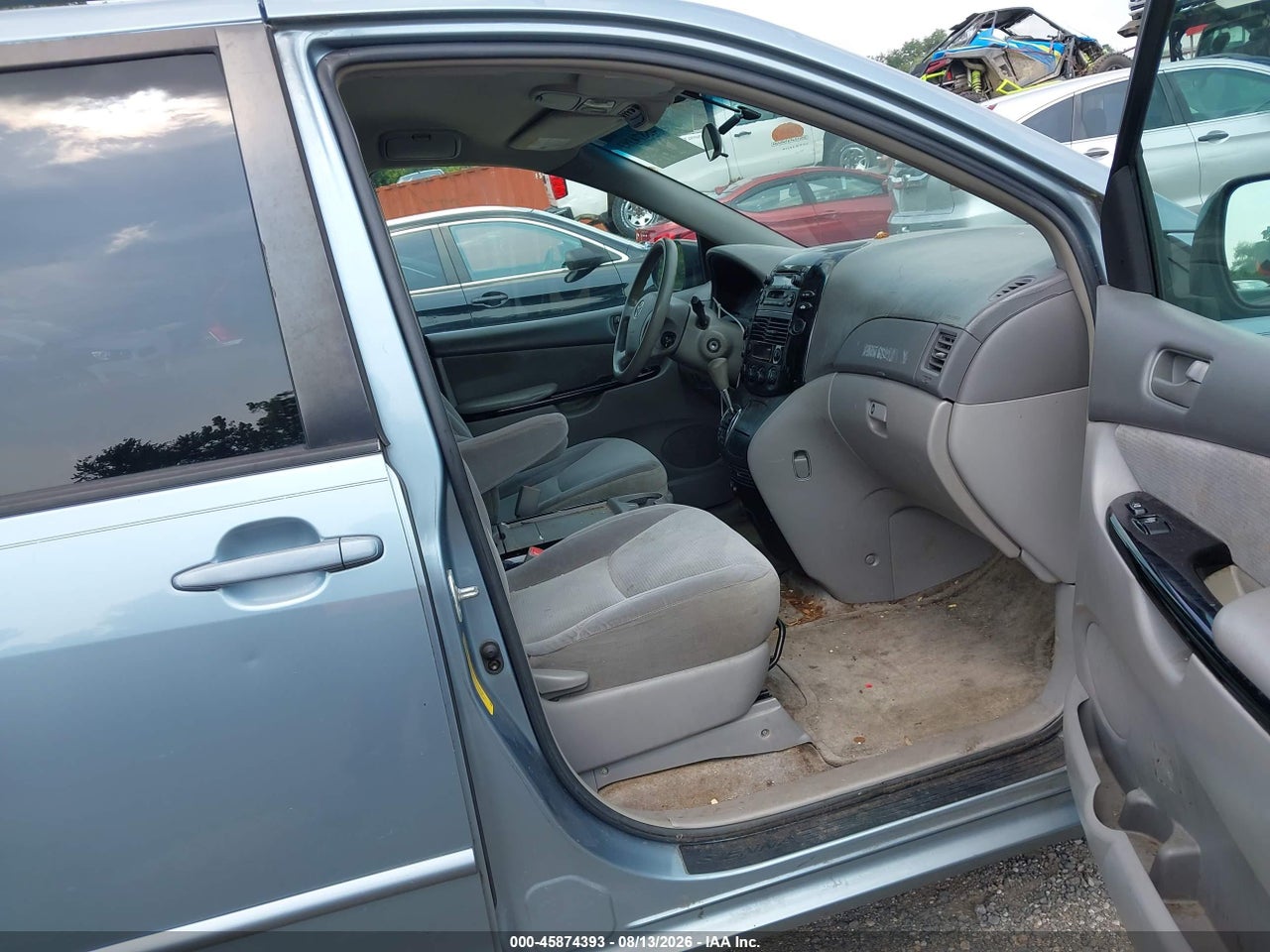 2005 TOYOTA SIENNA LE · 5/11