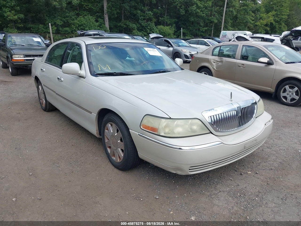 1LNHM83W84Y****** · 2004 LINCOLN TOWN CAR ULTIMATE