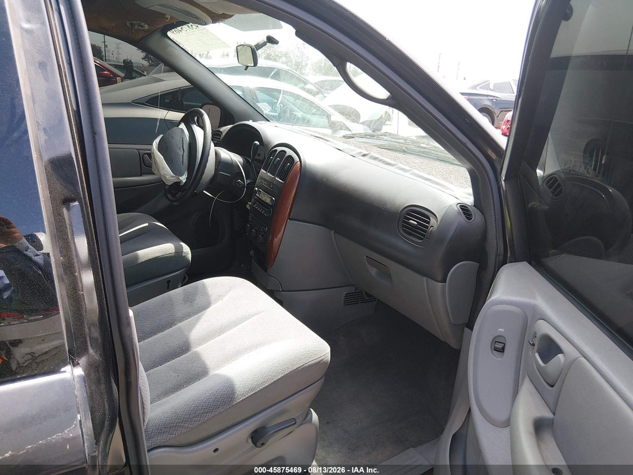 2005 CHRYSLER TOWN &amp; COUNTRY LX · 5/10
