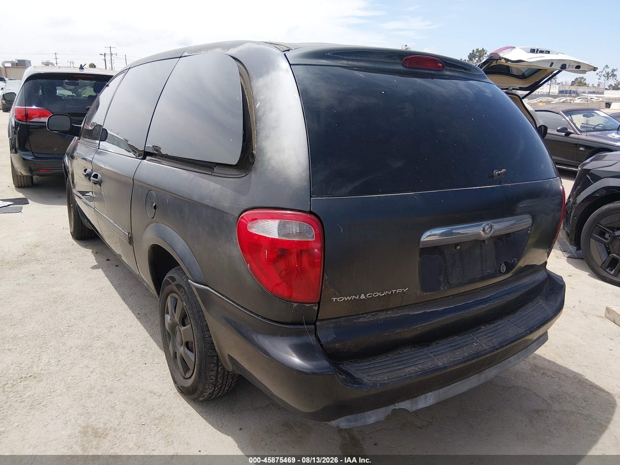 2005 CHRYSLER TOWN &amp; COUNTRY LX · 3/10