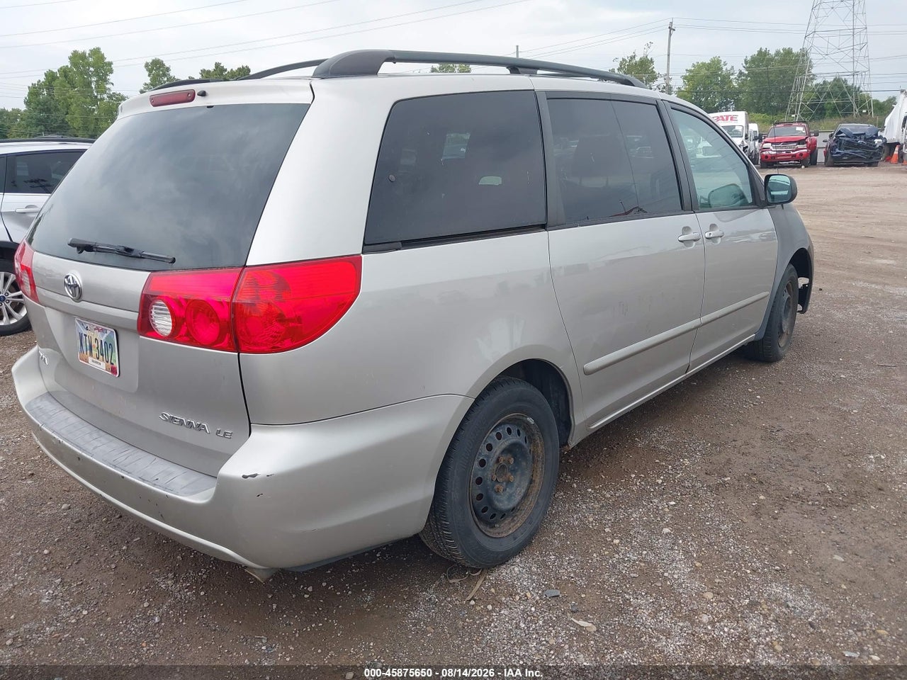 2006 TOYOTA SIENNA LE · 4/11