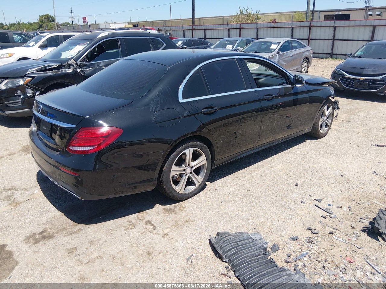 2017 MERCEDES-BENZ E 300 · 4/10