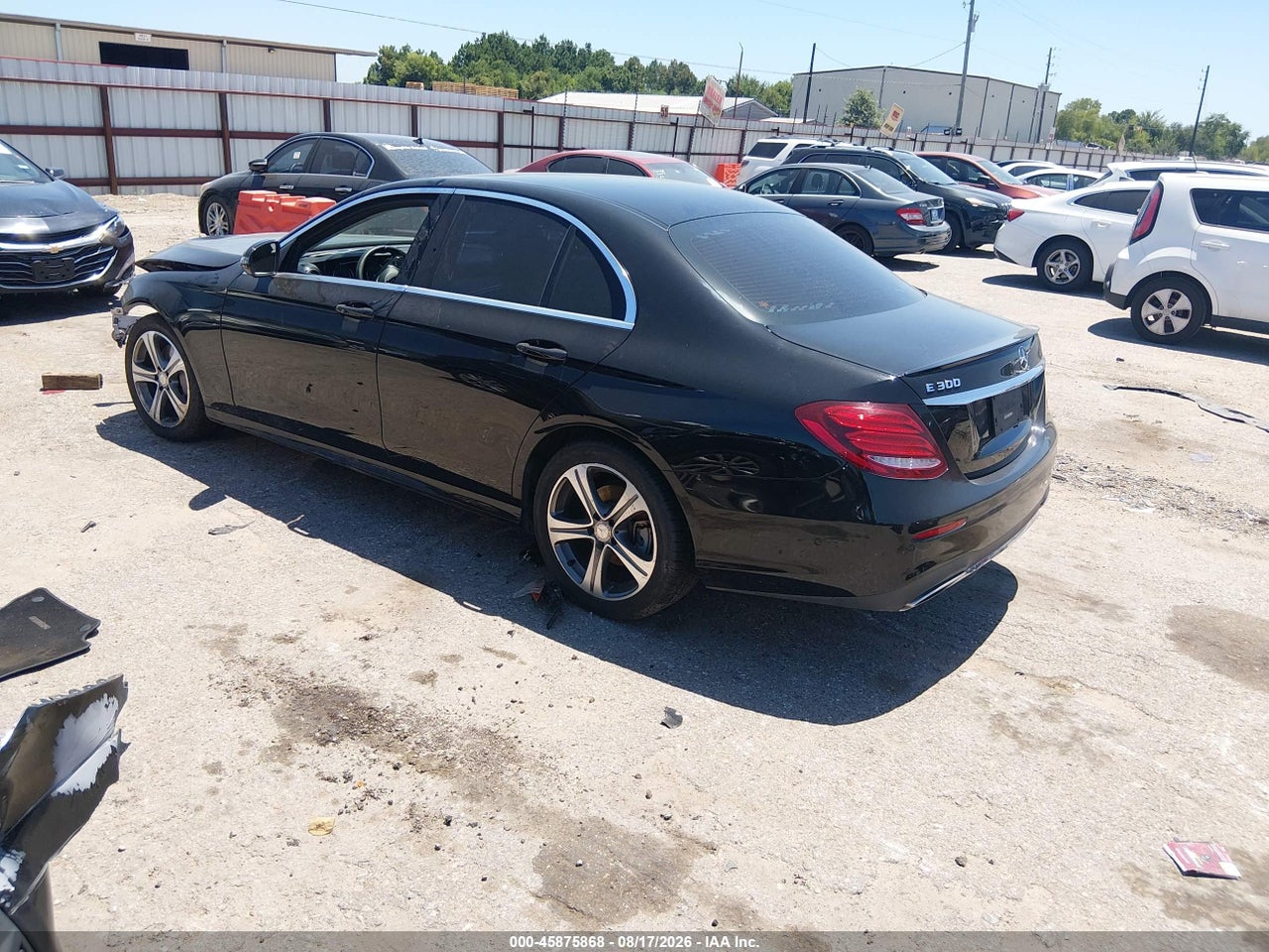 2017 MERCEDES-BENZ E 300 · 3/10