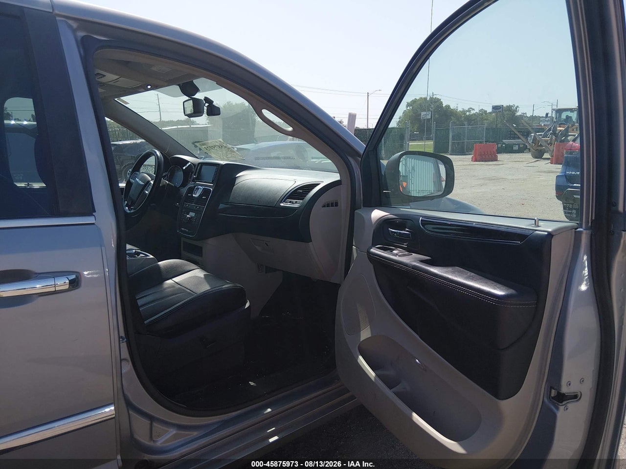 2015 CHRYSLER TOWN &amp; COUNTRY TOURING-L · 5/11