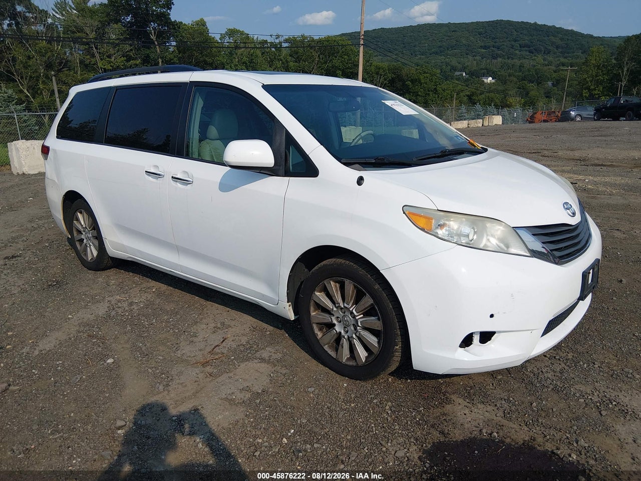 5TDDK3DCXES****** · 2014 TOYOTA SIENNA XLE 7 PASSENGER