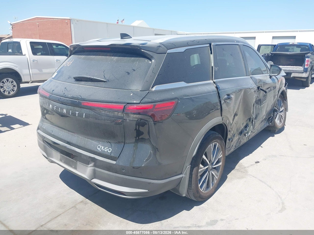 2026 INFINITI QX60 LUXE · 4/10