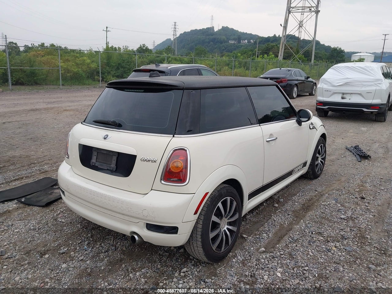 2010 MINI COOPER   · 4/11