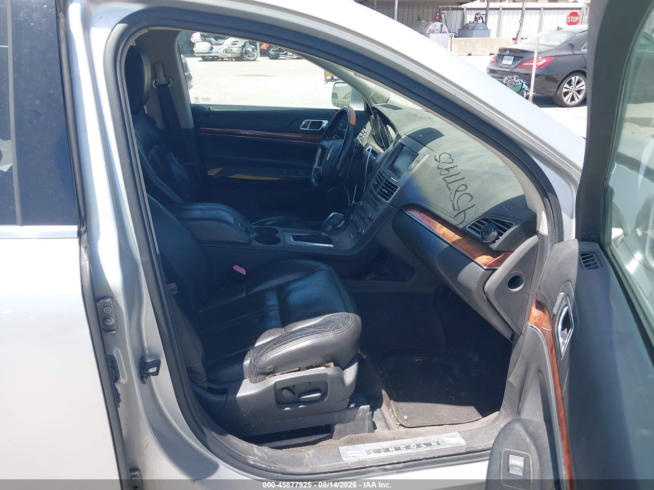 2010 LINCOLN MKT · 5/11
